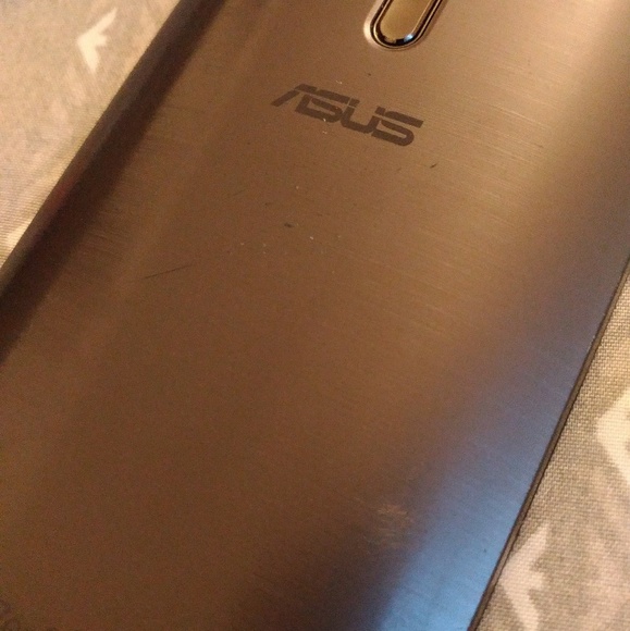 Phone - Picture 2 of 4